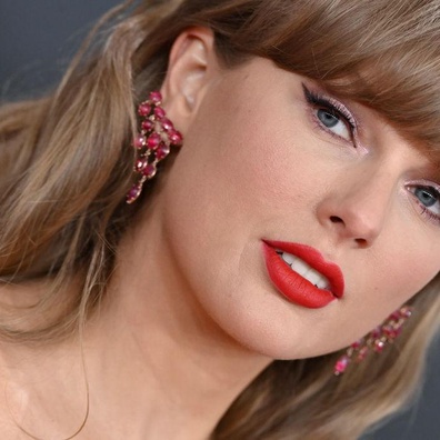 Grok の「スパイシー」モードが Taylor Swift のディープフェイクを生成、AI コンテンツ制御を巡る議論が勃発