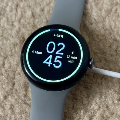 Tài liệu marketing rò rỉ của Google Pixel Watch 4 tiết lộ hệ thống sạc bên hông và cảm biến thế hệ 3