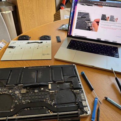 Filosofi Kabinet Steve Jobs Memicu Perdebatan Sengit di Kalangan Insinyur dan Pengrajin