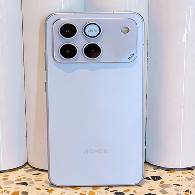 Honor Win Hands-On: A Gaming Phone With a Massive 10,000mAh Battery That Defies Physics