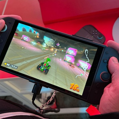Nintendo Switch 2 発売日、GameStop のレシート用ホチキスによる画面損傷で台無しに