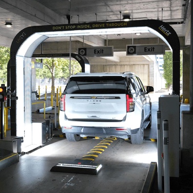 Pengimbas AI Hertz Mengenakan Caj 440 Dolar Amerika untuk Calar Roda Kecil, Mencetuskan Perdebatan Mengenai Pembaikan Berbanding Pendapatan