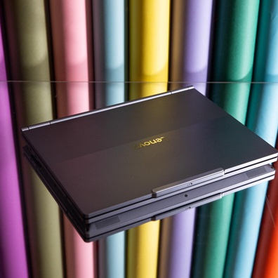 Laptop Boleh Gulung Seharga 3,199 Dolar Amerika Syarikat Daripada Lenovo Mencetuskan Perdebatan Mengenai Kepraktisan Berbanding Inovasi