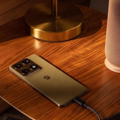 Motorola เปิดตัวสมาร์ทโฟนระดับแฟลกชิป Signature พร้อมสัญญาอัปเดต 7 ปี แต่ผู้ซื้อในสหรัฐฯ ถูกทิ้งไว้ข้างหลัง