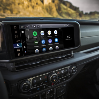 อัปเดตซอฟต์แวร์ของ Jeep ก่อให้เกิดการถกเถียงเรื่องความปลอดภัยในอุตสาหกรรมยานยนต์