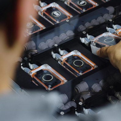 Neuralink Mencapai Pencapaian Besar dengan 12 Pesakit Menggunakan Implan Otak Selama Lebih 15,000 Jam