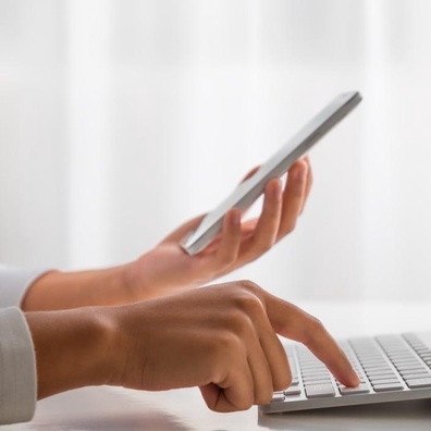 Hơn Một Triệu Mã Xác Thực SMS Hai Yếu Tố Bị Lộ Qua Công Ty Trung Gian Viễn Thông Thụy Sĩ