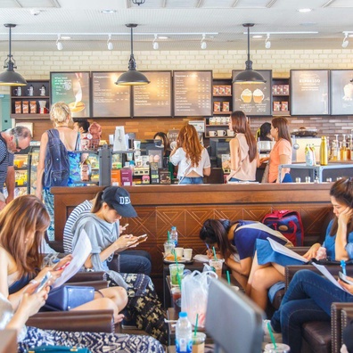 Nhân viên quán cà phê Hàn Quốc mang máy tính để bàn và máy in đến Starbucks, khiến cửa hàng phải ban hành chính sách mới