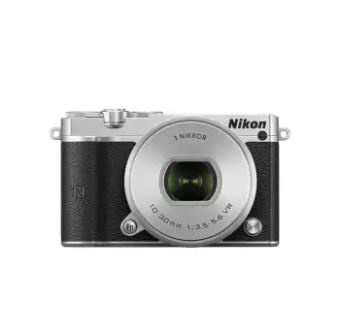 Nikon J5 lens 10-30mm. + Micro SD 8GB class 10