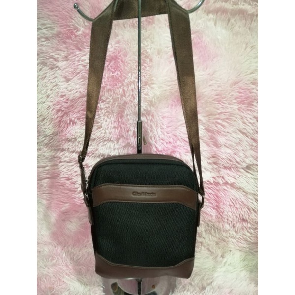 Giles n brooks online sling bag