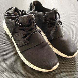 Adidas originals black tubular on sale trainers with speckled sole
