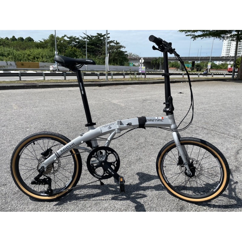 Geometric folding shop bike