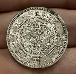 龍１圓銀貨　明治25年 明治25年一圓龍銀前期四刺龍版底漂亮銀光稀有無補保真值得收藏
