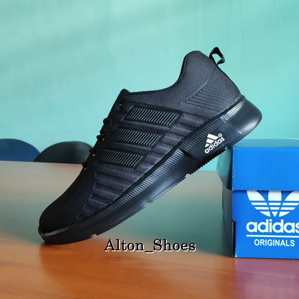 Foto sepatu 2024 adidas warna hitam