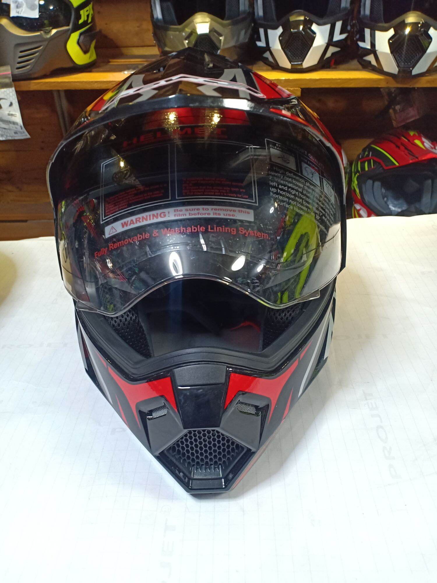 Lev3 store motard helmet