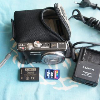 お買得価格 【美品】Panasonic LUMIX DMC-TZ20-R - カメラ